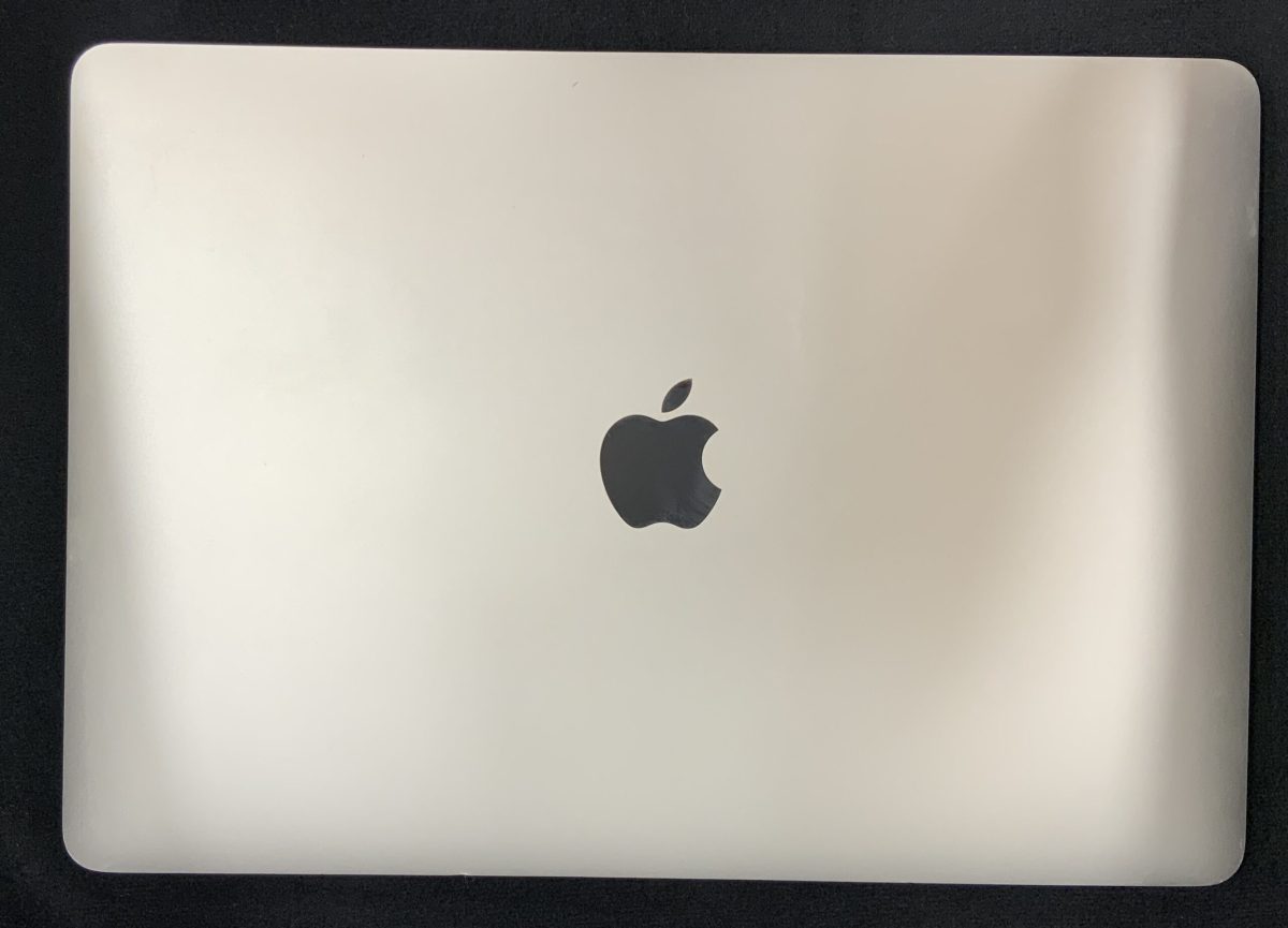 MacBook Pro 13 Inch 2018 back pic scaled